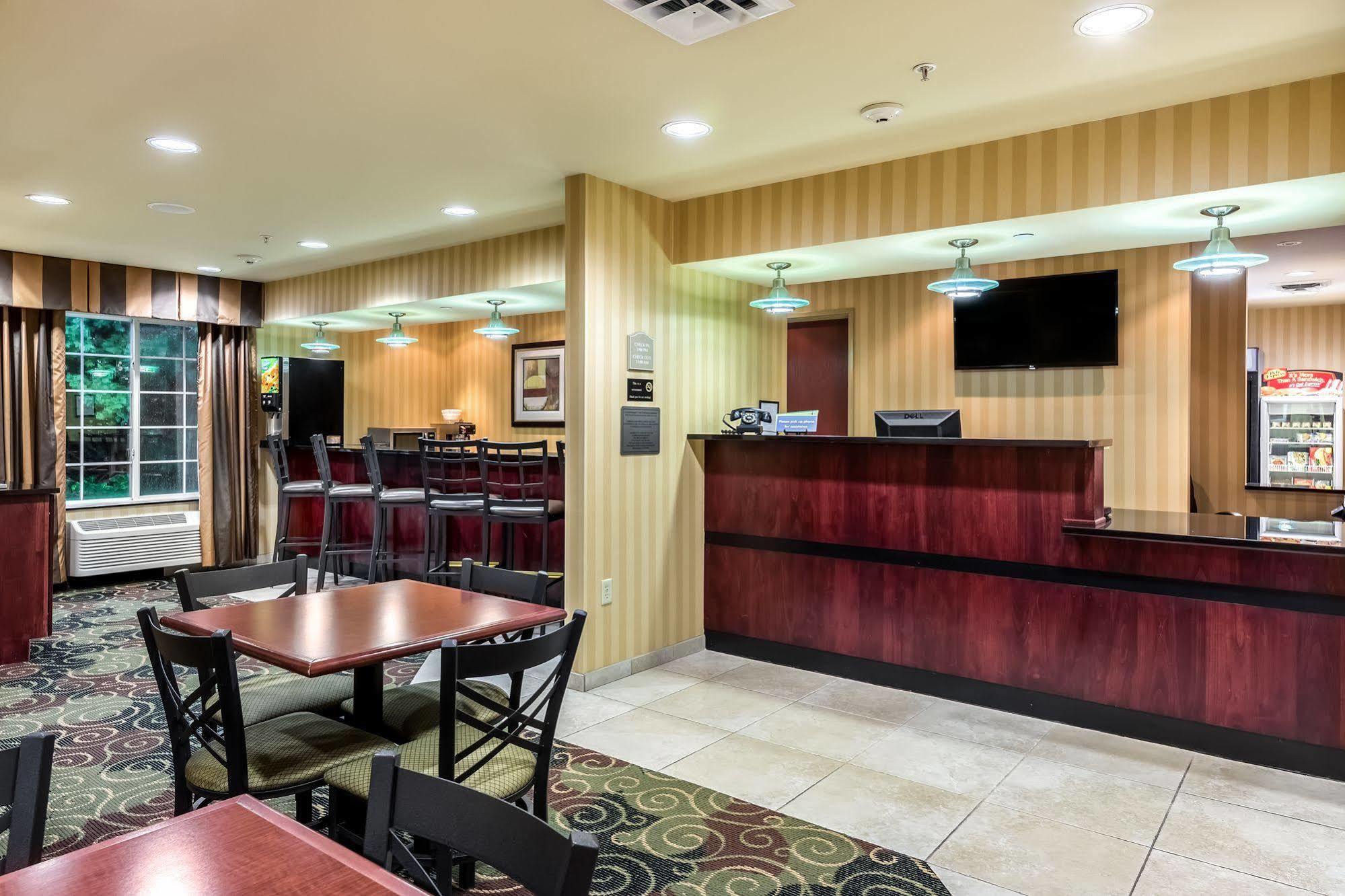 Cobblestone Inn & Suites - Vinton, Ia Екстер'єр фото